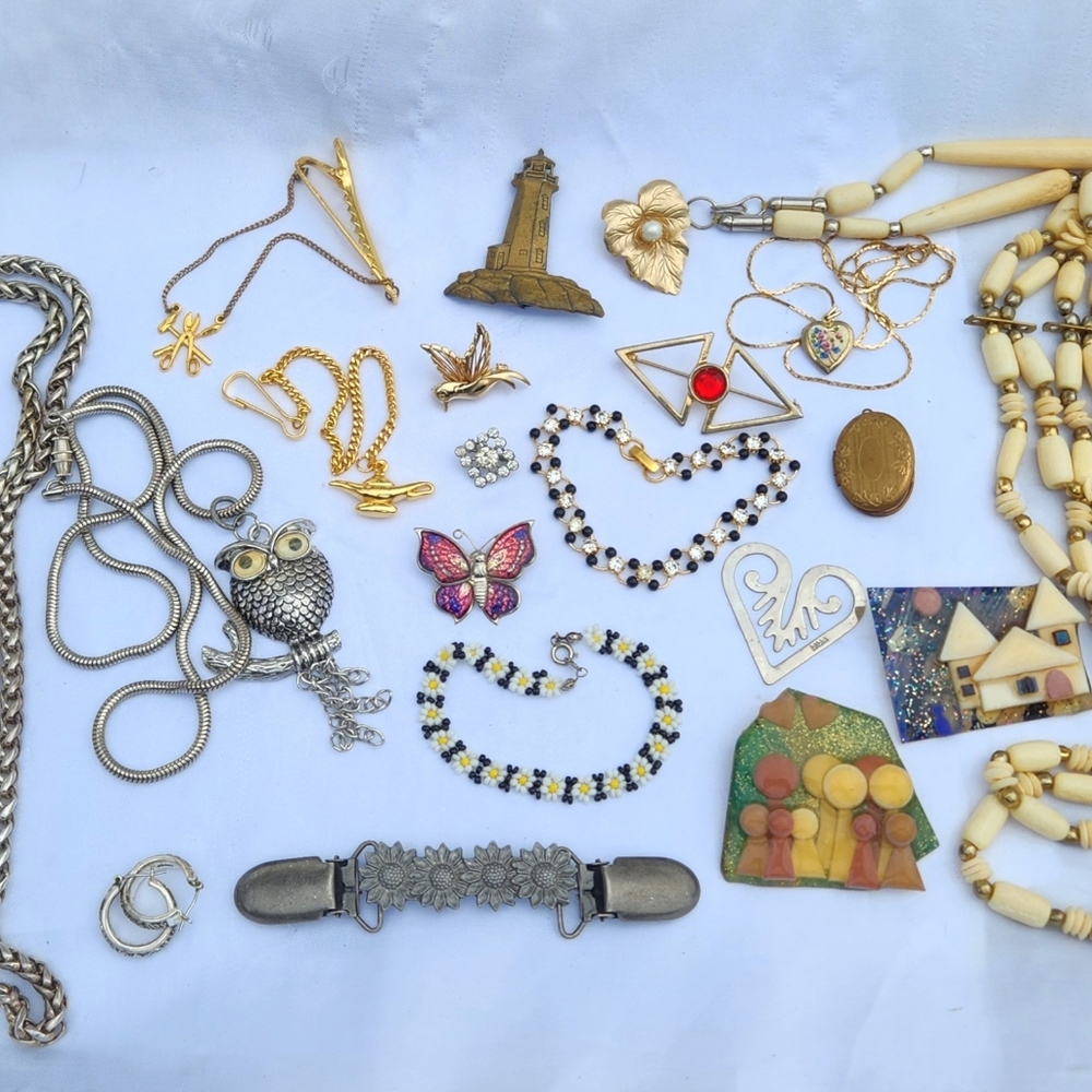 Signed/Unsigned VTG LOT: *JJ* Monet* Lucinda*MMA *Gripoix style (20 Pieces)